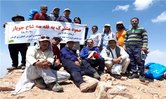 نوجوان کرمانی قله چهار هزار متری سه شاخ جوپار را فتح کرد