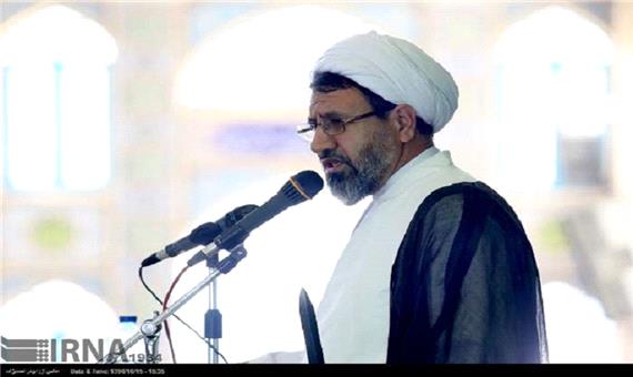 مسئولان از شرافت ملت ایران دفاع کنند