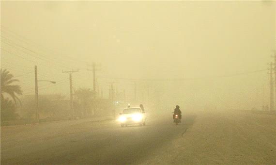 گرد و غبار دید افقی در جاده‌های جنوب کرمان را کاهش داد
