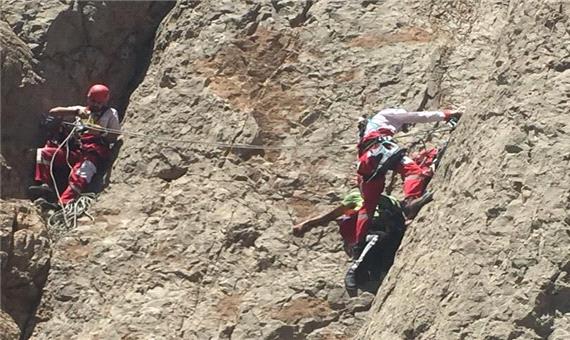 امدادگران 2 فرد گرفتار در کوه‌های کرمان را نجات دادند