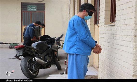 انهدام باند سرقت و کشف مقادیر زیادی سلاح سرد و گرم توسط پلیس استان کرمان به روایت تصویر