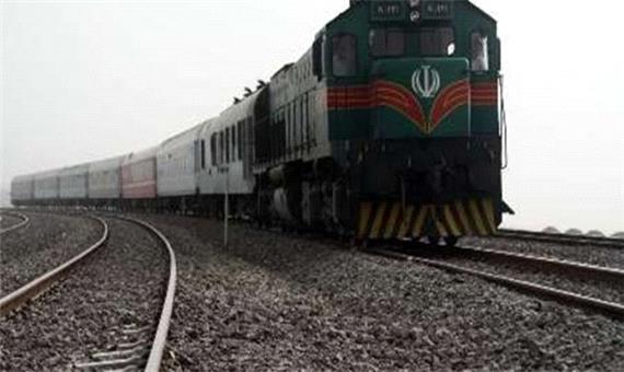 طوفان شن، قطار زاهدان ـ کرمان را از ریل خارج کرد/ مسافران در سلامت کاملند