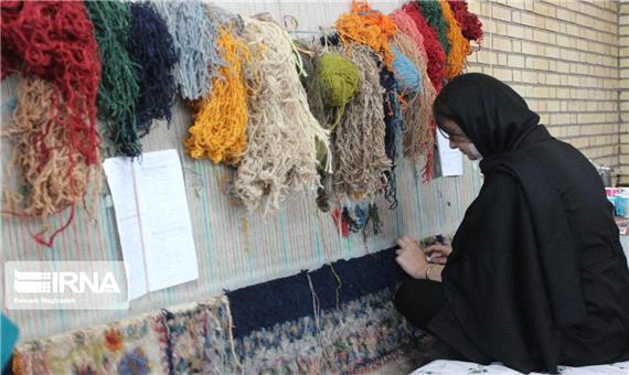 بیش از هزار هنرمند صنایع دستی کرمان از بیمه روستایی بهره‌مند شدند