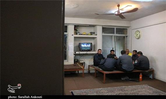 روزه با طعم عشق و آتش؛ ضیافت افطار در ایستگاه شماره 1 آتش‌نشانی کرمان به روایت تصویر
