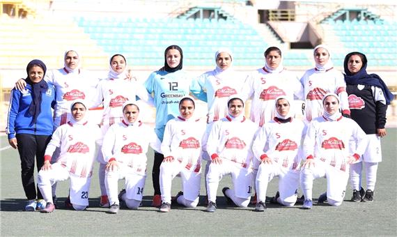 استعدادیابی جوانان مستعد فوتبال در شرق کرمان توسط تیم خاتون بم