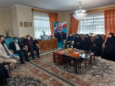 خدمت به خانواده شهدا، ادای تکلیف به ایثارگران دفاع مقدس است