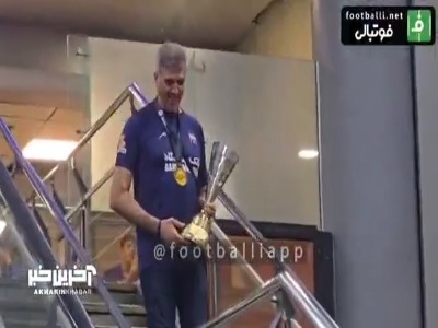 ورود مربیان و بازیکنان تیم ملی والیبال جوانان ایران پس از کسب قهرمانی در رقابتهای جهانی والیبال