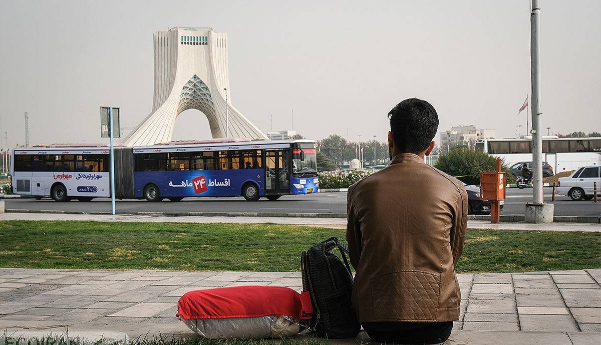 فرشاد مومنی: ده میلیون نفر از پیدا کردن شغل سرخورده شده‌اند