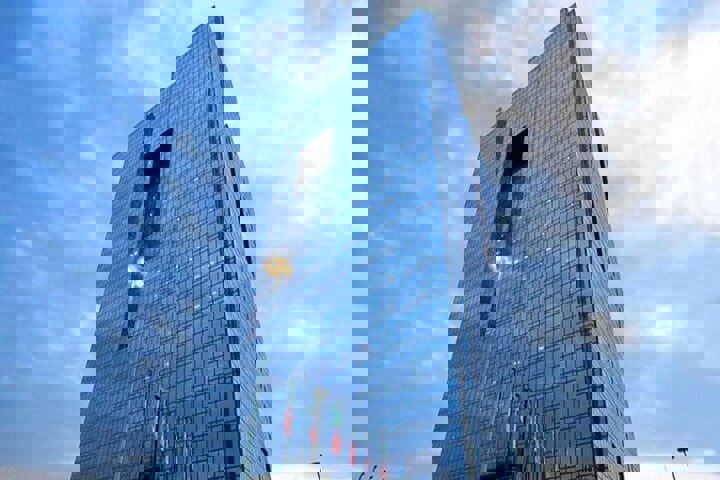 معاون بانک مرکزی: ۱۵ نفر ۶ میلیارد دلار را ناپدید کردند