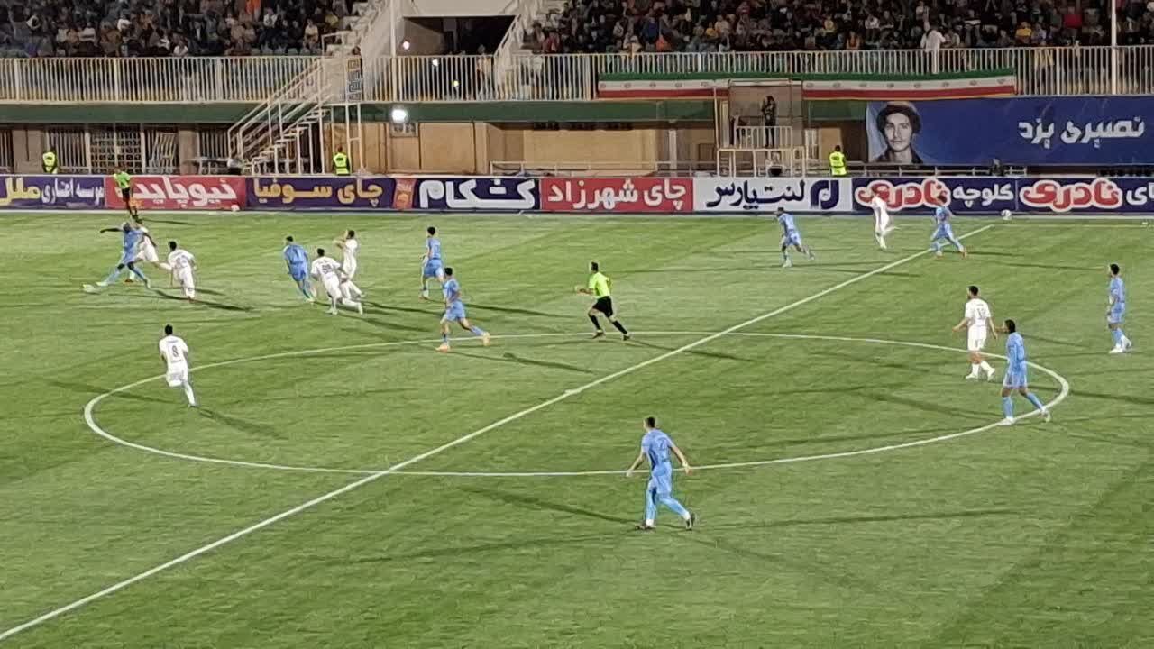 روز بد گل گهرصدرنشین در لیگ برتر فوتبال