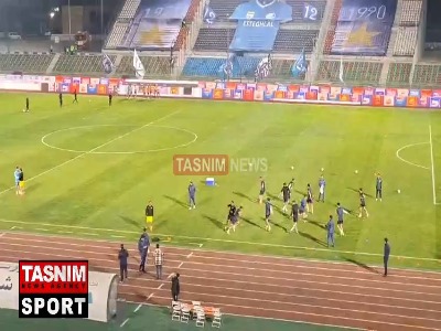 گرم کردن بازیکنان استقلال و فجرسپاسی پیش از شروع بازی