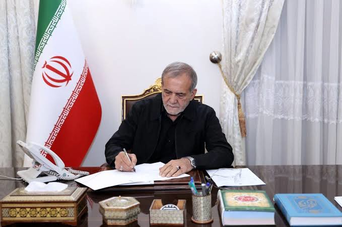 پزشکیان: «حافظ» تبلور روح انسان ایرانی و روایتگر امید است