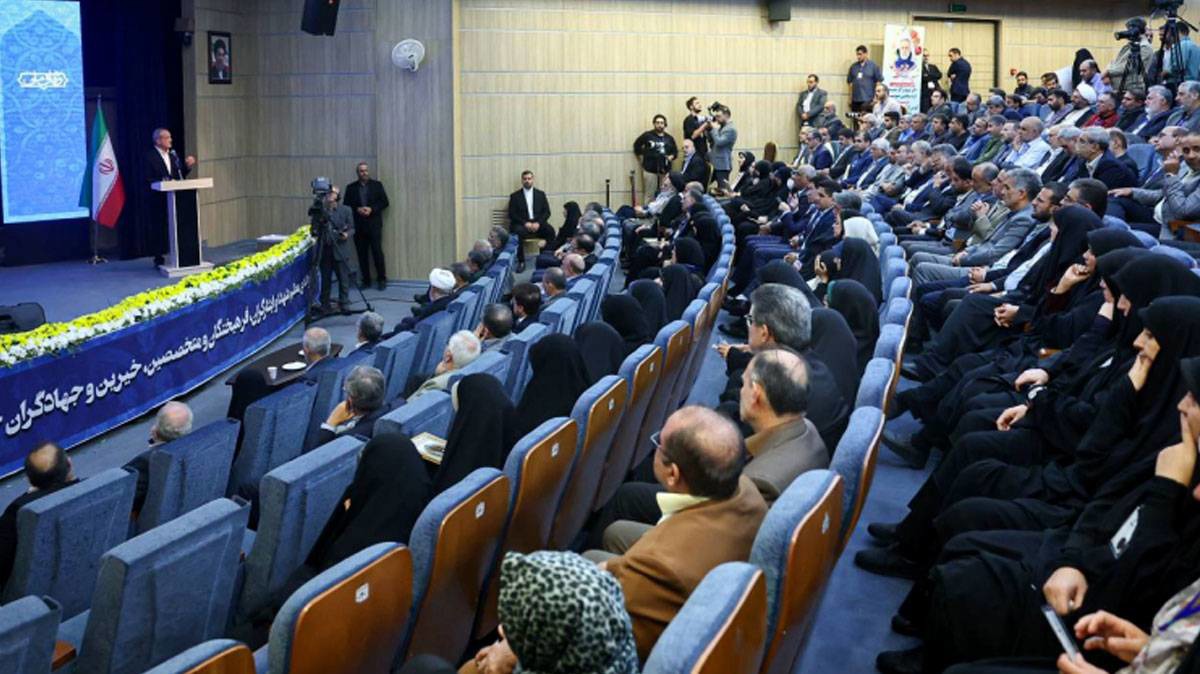 پزشکیان: سلامت جامعه فراتر از خدمات بهداشتی و درمانی است