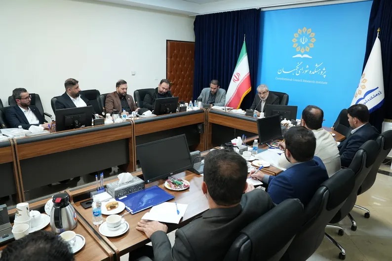 جمهوری اسلامی، نظام مبتنی بر پایه‌های دینی و مشارکت مردم