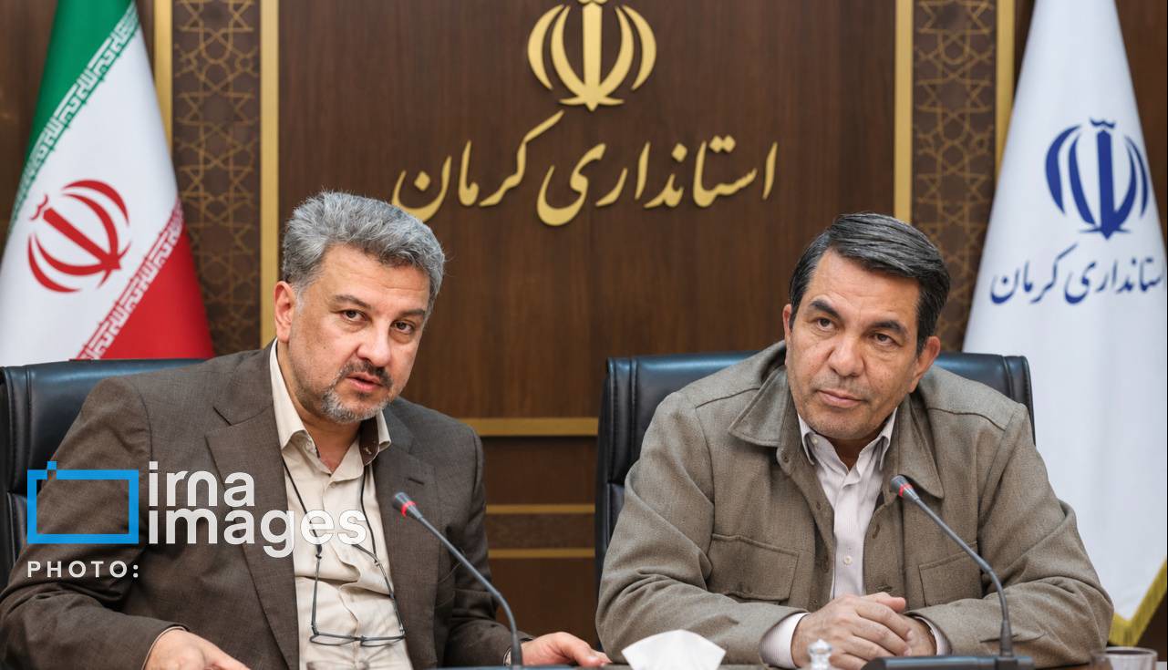 استاندار کرمان خواستار تسریع در اتصال نیروگاه‌های خورشیدی به شبکه برق شد