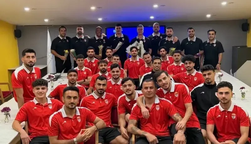 بازیکنان فولاد برای مطهری گل گرفتند!